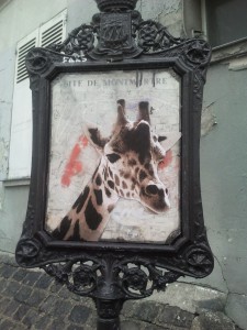 Girafe à Montmartre, ou la tête dans la canopée